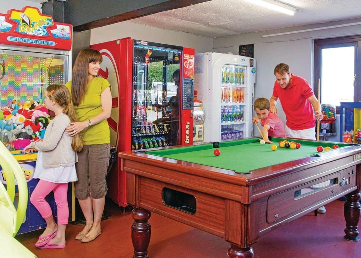 White Tower Holiday Park Llandwrog Экстерьер фото